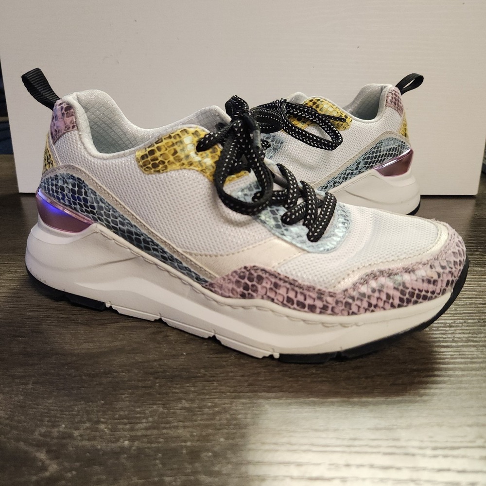 Skechers Women's Rovina Cool To The Core Trainer Size 6 Chunky Sneaker Casual